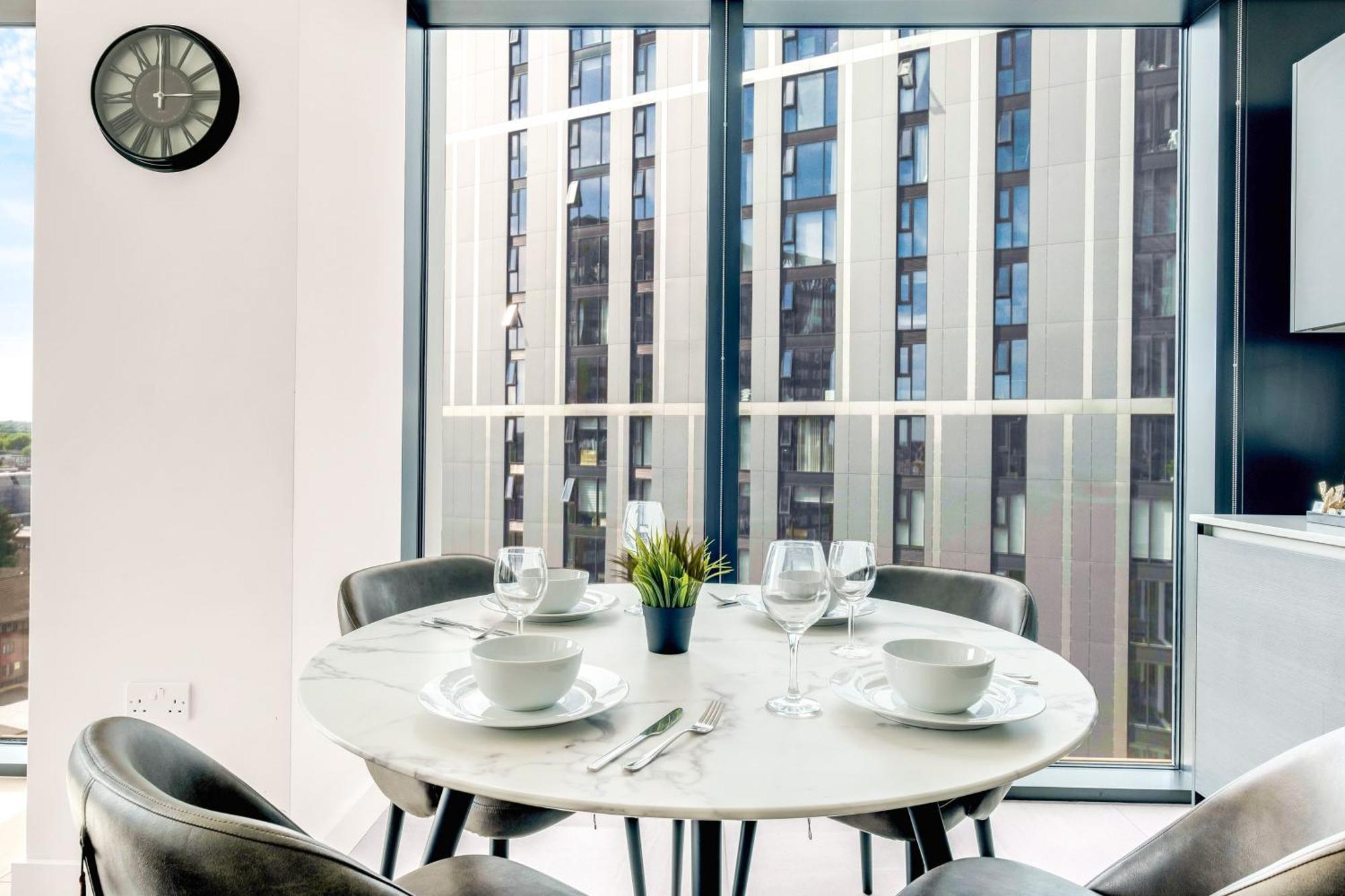 Mercian Luxury Serviced Apartments- Birmingham City Centre - Your Perfect Stay - Gym Rooftop Terrace Cinema Room エクステリア 写真