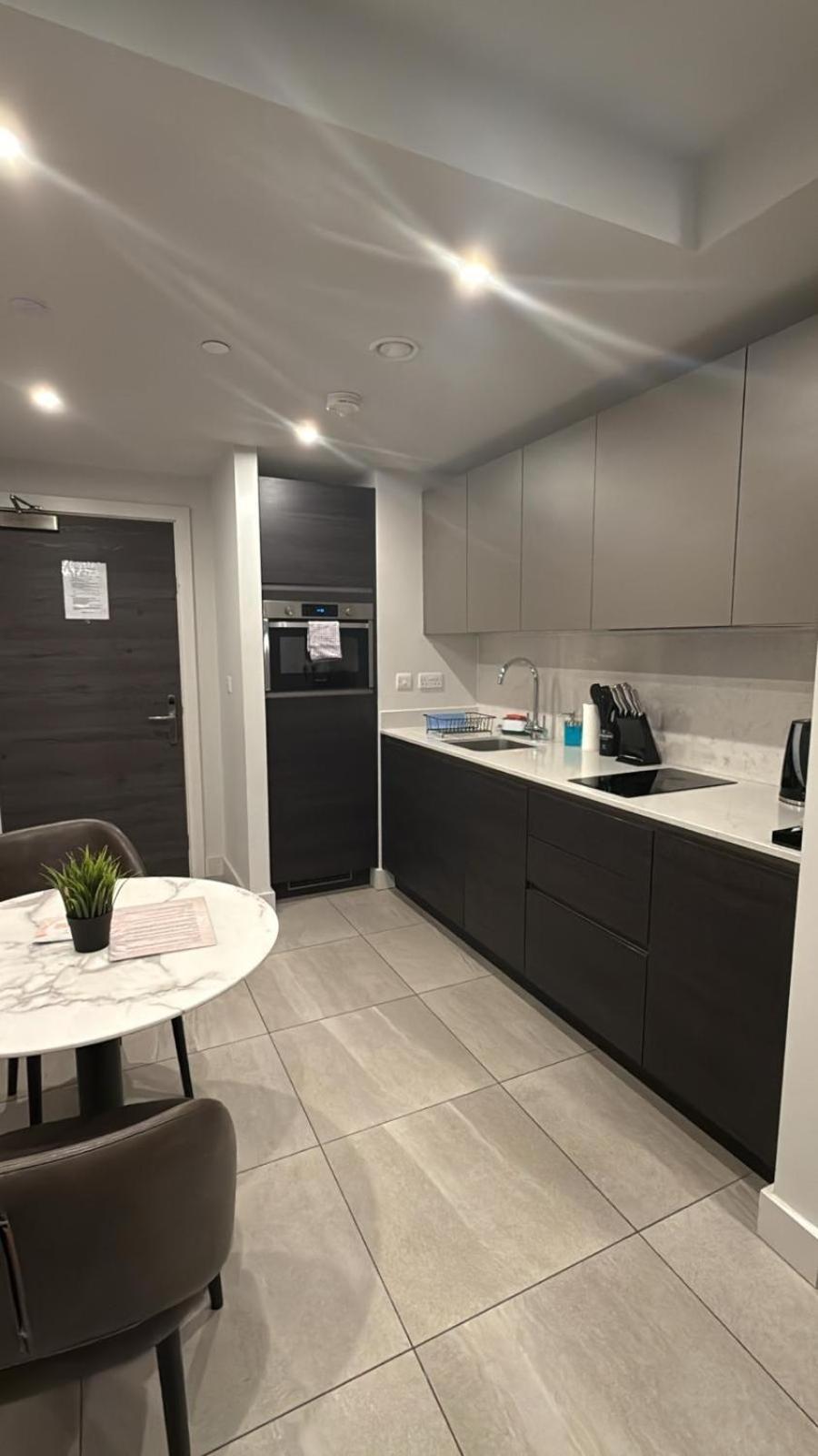 Mercian Luxury Serviced Apartments- Birmingham City Centre - Your Perfect Stay - Gym Rooftop Terrace Cinema Room エクステリア 写真